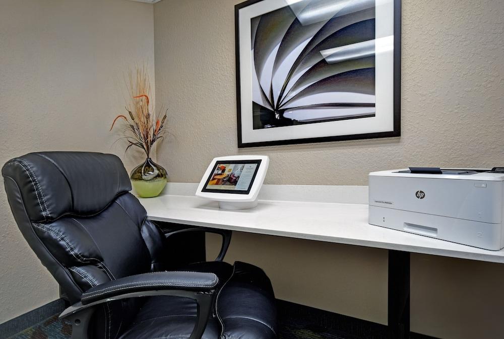 Candlewood Suites Columbia-Fort Jackson By Ihg Экстерьер фото