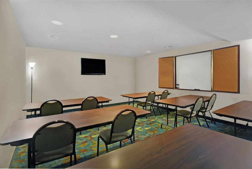 Candlewood Suites Columbia-Fort Jackson By Ihg Экстерьер фото